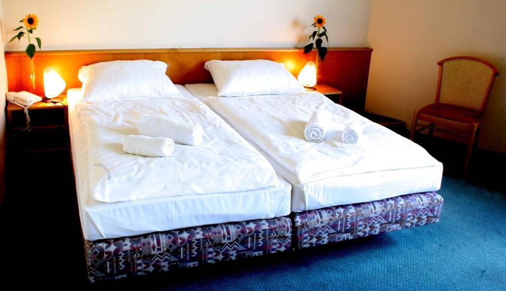 Hotel Zum Ratsherrn Lubeck Ruang foto